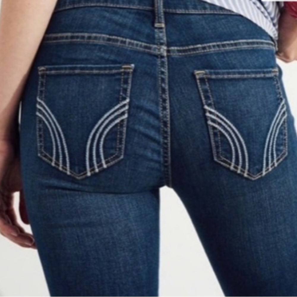 Hollister Women's Dark Blue Skinny Jeans - Picture 2 of 8